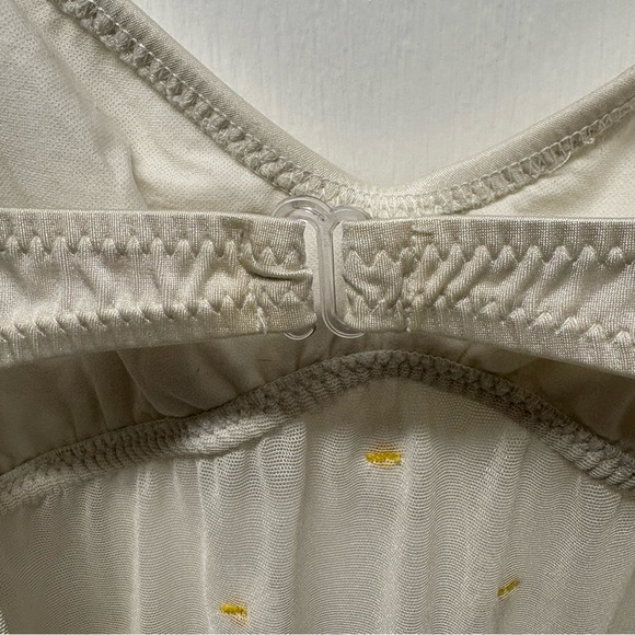 Vintage Guess Swimsuit With Mesh and Flower Appliqué Size 13/14 juniors - Picture 6 of 11